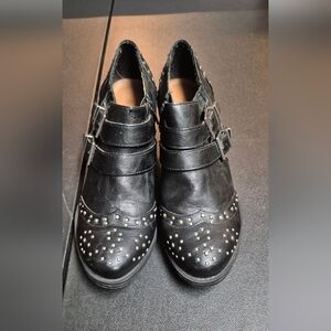 Ladies size 9.5 Ruff Hewn black shoes